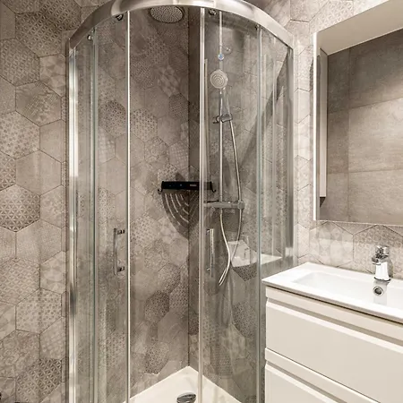 Renovated - Meynadier شقة